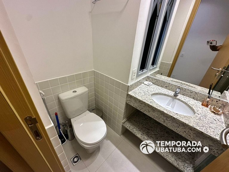 BAM209 – Apartamento frente mar com 2 dormitórios. Condomíni