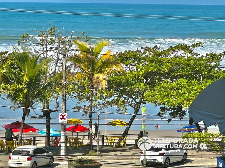 BAM209 – Apartamento frente mar com 2 dormitórios. Condomíni