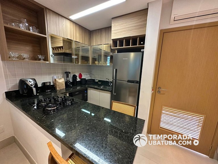 BAM209 – Apartamento frente mar com 2 dormitórios. Condomíni