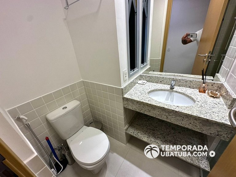 BAM209 – Apartamento frente mar com 2 dormitórios. Condomíni